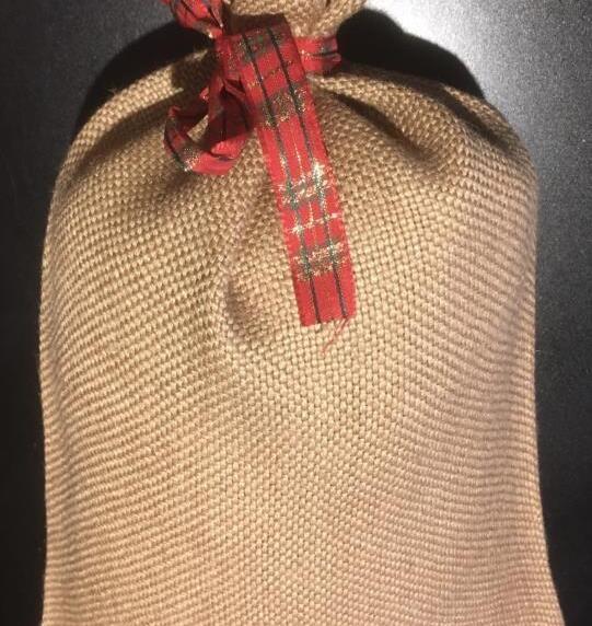 Sac rouge en tissu velours pour cadeaux