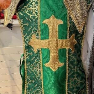 Création Chevalier vert chasuble avec le casque Gr. L