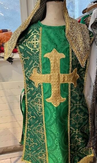 Création Chevalier vert chasuble avec le casque Gr. L
