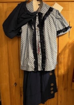 Création costume 1920   Bleu Gr. 38-40 chemise, sac chapeau et jupe