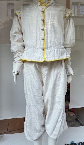 Costume Homme blanc moyen âge pantalon veste chemise jaune chapeau Gr, L