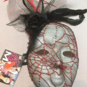 Rouge Loup demi masque dur
