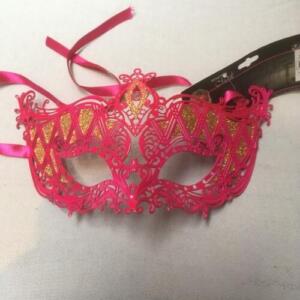 Demi masque en métal rose