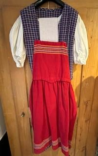 Zacquillon Gr. 42-44 robe blouse tablier châle panier chapeau paille