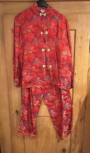 Chinoise veste et pantalon rouge en satin Gr. M