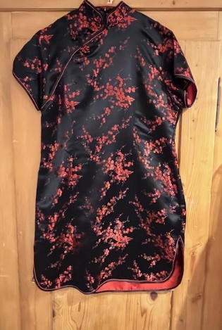 Chinoise Gr. 42 satin robe courte