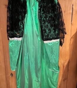 Venezia robe longue verte avec capeline en dentelle noir Gr. 38