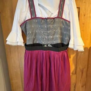 Dirndl Gr. 48 en gris tablier et blouse