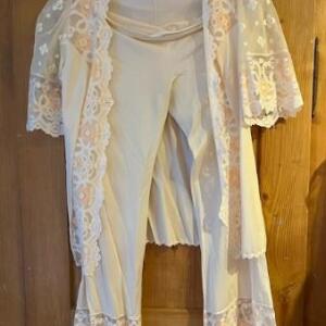 Homedress pantalon et veste en jaune clair 1960 Gr. 38