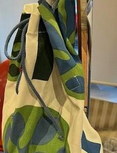 Sac à bandoulière 1970 avec poches et porte clef bas est en cuir vert