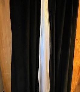 Mantello Amadeus cape noir intérieur blanc TU