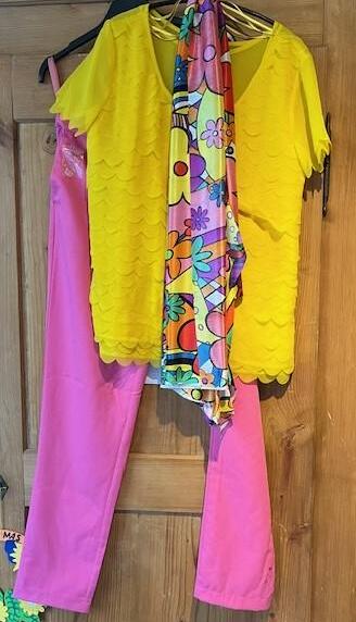 Hippie pantalon rose chemise jaune et foulard bandana Gr. M