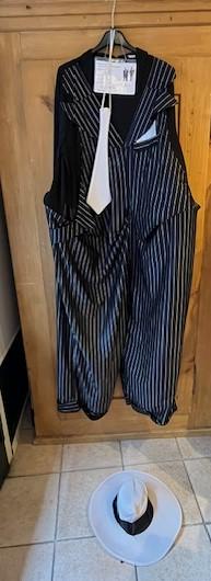 Gangster Obèse Ensemble veste et pantalon cerceau intégré a la taille chapeau blanc et cravate