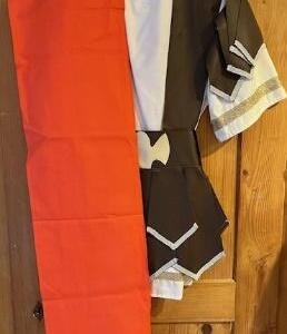 César Tunique uni blanc ceinture Stola rouge