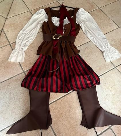Pirate Femme jupe blouse brune et manches surbottes ceinture Gr. M