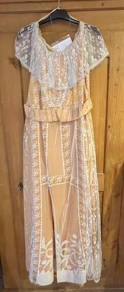 Robe 1890 longue uni satin jaune et en dentelle, dos plus longue Gr. 42