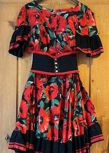 Création Jupe en fleurs et blouse ceinture large Gr. 38