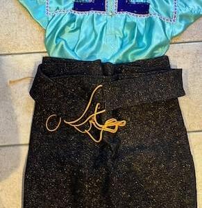 Création Mexicaine blouse verte jupe à fermer à plis avec la ceinture large et longue Gr. M