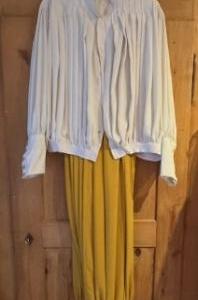 Casajock Chemise ecru a plis ample, Pantalon jaune mais a plis ample elastic au bas Gr. M