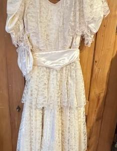 Belle époque magnifique Robe longue en dentelle sac a main Gr. 40