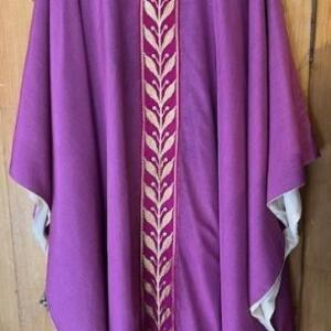 Création Curé Prêtre en violette en soie TU