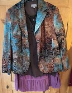 Années Sixties Jupe  aux volants lila blouse brune blazer coloris Gr. 40