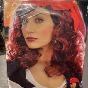 Perruque Pirate avec foulard mi longue ondulés blonde