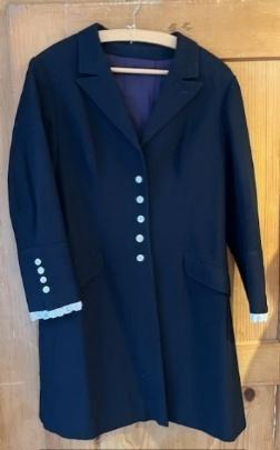Frak Dame bleu marine foncée dentelle aux poignets