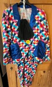 Clown Gala Création grande veste a gros bouton pantalon a bretelles sac noir