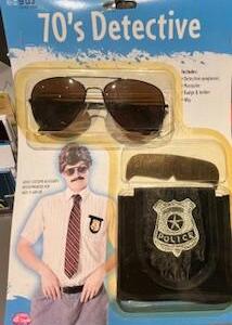 Set de détective privé 1970 lunette perruque moustache police badge