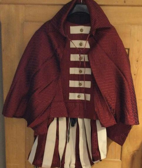 Création temps de Louis XIV Veste et cape pantalon -short bouffant Gr. M