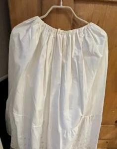 Jupon blanc coton ajourée au bas Gr. M