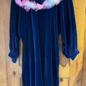 Robe longue en velours Venice chapeau Gr. M-L