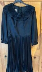Robe plissées noir en crêpe Gr. 36