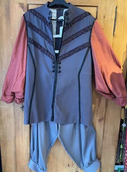 Création Epoque Ludwig veste mi longue pantalon Gr. M