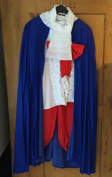 Création Mousquetaire pantalon chemise travaillée nœud cape bleue Gr. 38