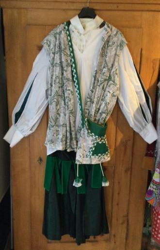 Création Roi Louis II 1845 pantalon satin chemise blanche jabot gilet beau sac Gr. 50