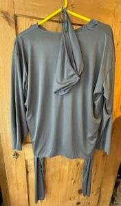 Ensemble en gris T-shirt pantalon et bonnet en jersey Gr.L
