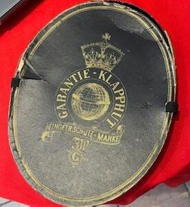 Chapeaux claque en satin dans sa boite originale gr. M