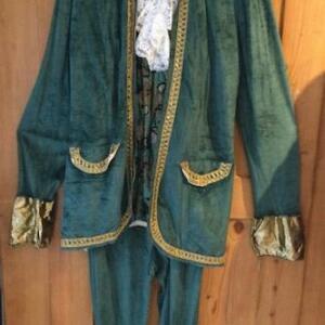 Duc de Nemours pantalon gilet jabot veste en jersey Gr. L