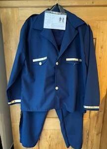 Policier chemise sans manches pantalon shorts ceinture casquette