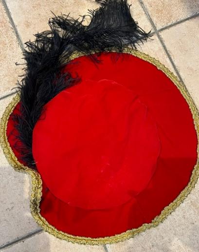 Mousquetaire Chasuble a attacher de coté ceinturon grand chapeau mousquetaire  a plume Gr. L