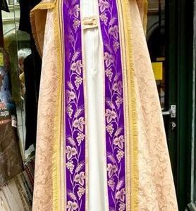 Costume St-Nicolas - M 404 blanc cassé et violet création