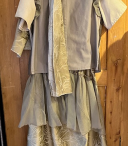 Amélie Gr. M-L Jupe longue large volant par-dessus chemise foulard 4 pces