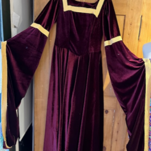 Moyen Age robe bordeaux avec traine Gr. 38-40