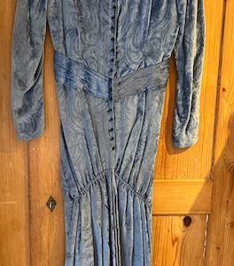 robe 1700 bleu en velours Gr. 38