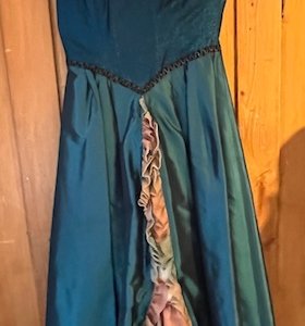 Veneziana Gr. 40 robe verte longue avec jupon frangée