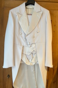 queue de pie blanc pantalon gilet