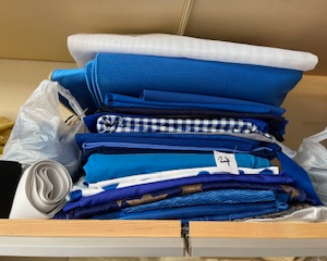 24 Lot de tissu avec des articles de couture Rubans