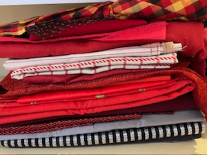 26 Lot de tissu avec des articles de couture Rubans